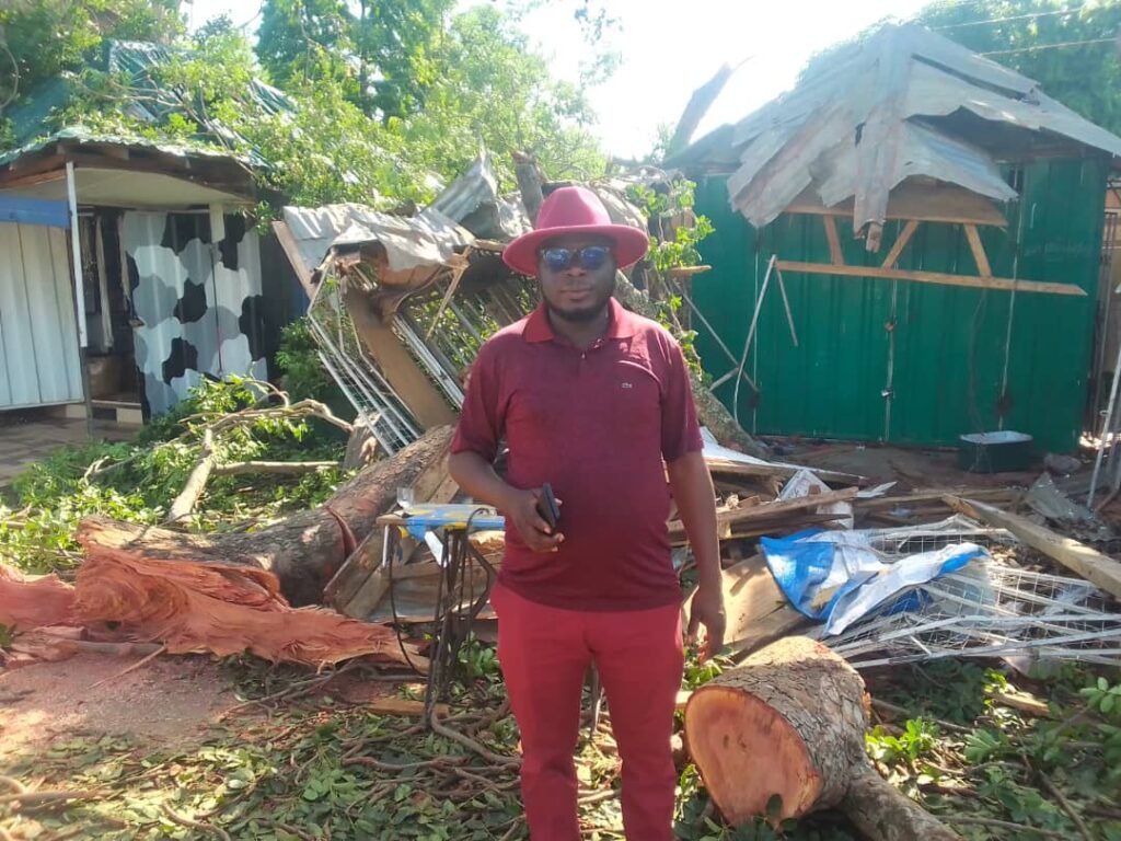 Hon. Peter To-ang, leading a team of volunteers to clear the roads.
