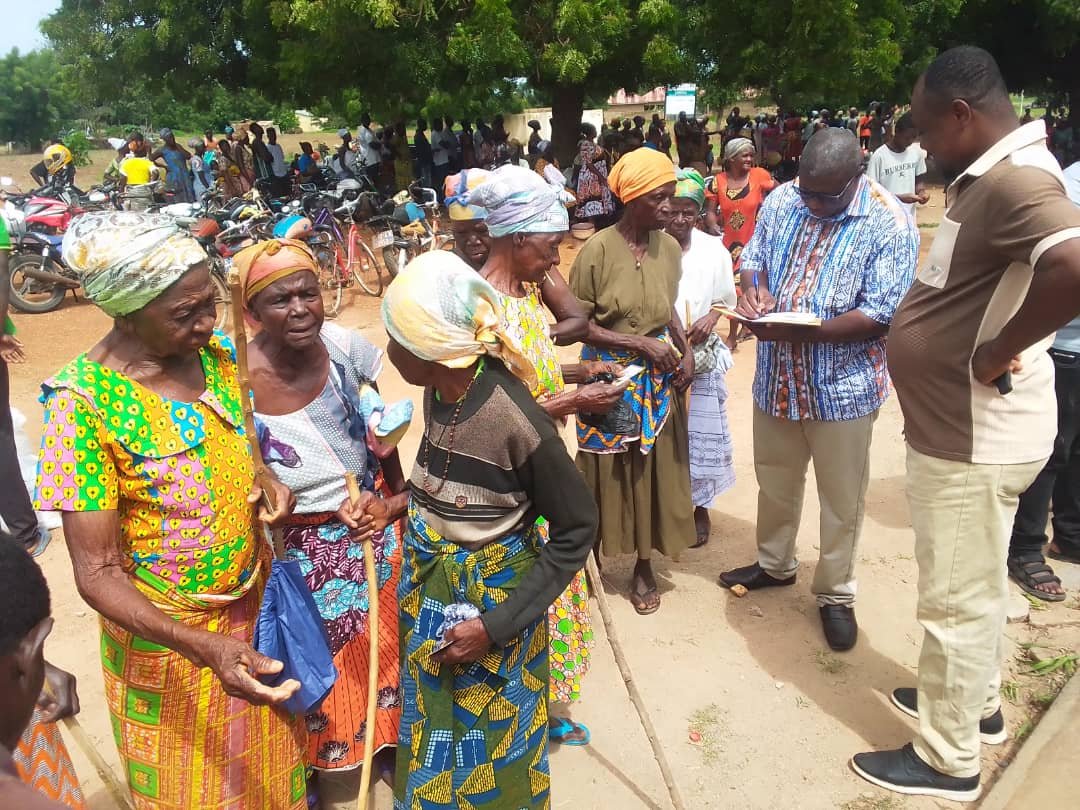 Nandom MCE Personally Leads Seed Distribution